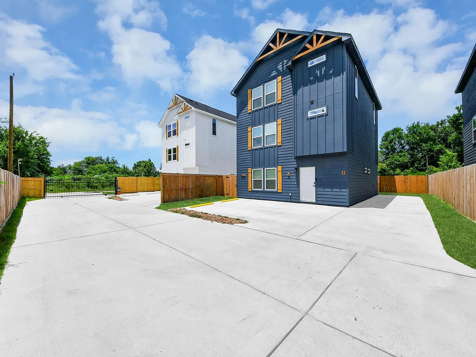 3 bed, 2.5 bath, $1,850 — Photo 2