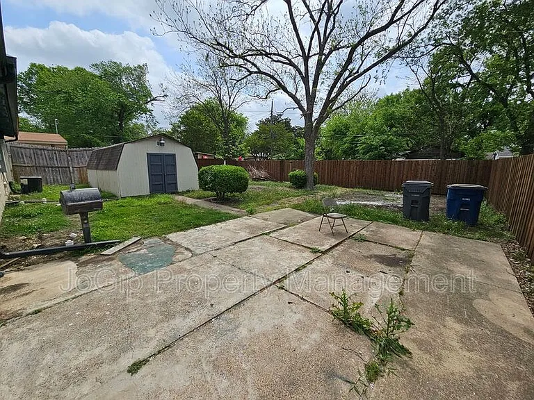 2402 Housley Dr — Photo 27
