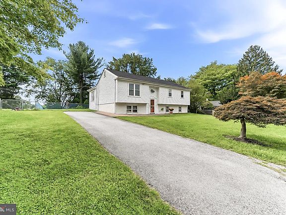 2nd image of 402 Farmhouse Rd