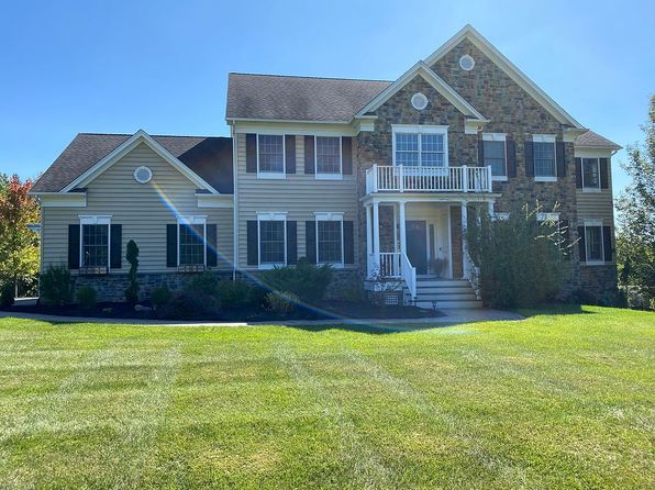1 Foxwood Ln