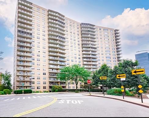 4th image of 2500 Johnson Ave #6H