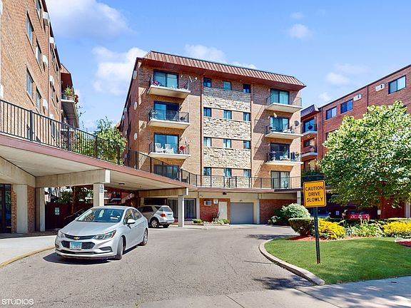 2nd image of 2325 N Neva Ave APT 212B