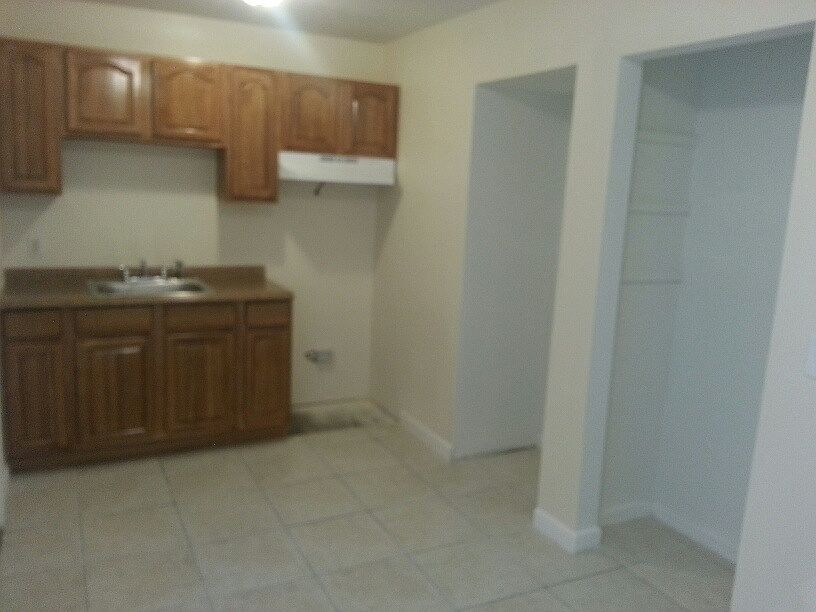 1st image of 1405 College Park Ln APT A