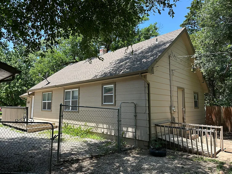 748 S Poplar St — Photo 16