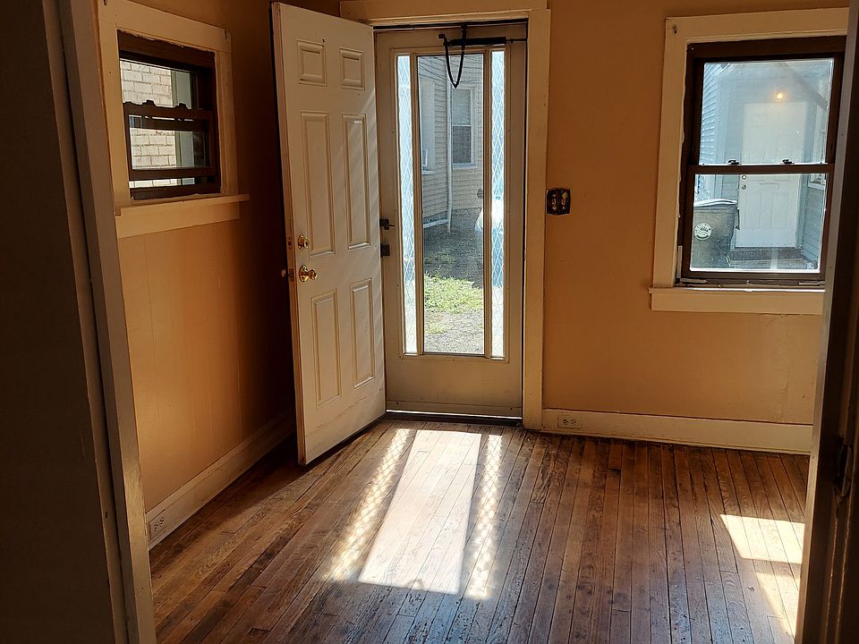 1st image of 1517 E 41st St