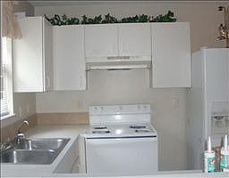 3rd image of 980 SW 7th Pl