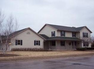 502 River Oaks Dr, Sheboygan Falls, WI 53085