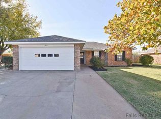1304 Parliament St, Burkburnett, TX 76354