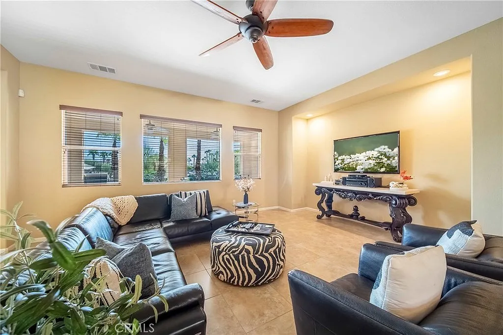 3 bed, 2.5 bath, 2867 sqft, $9,900 — Photo 4