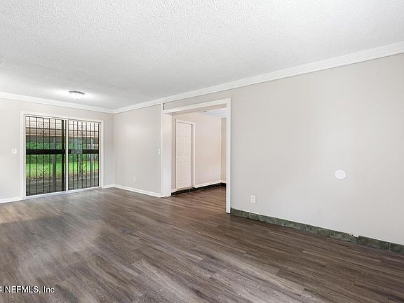 5th image of 5027 DONCASTER Avenue