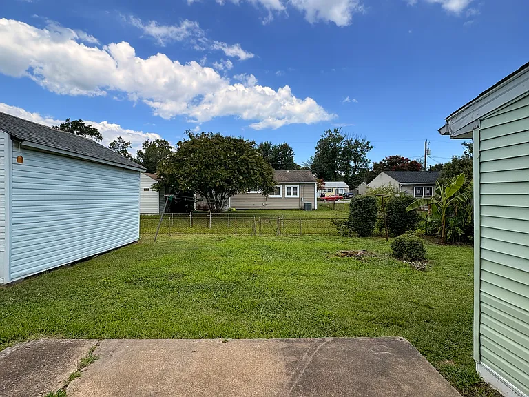 1821 Andrews Blvd — Photo 30