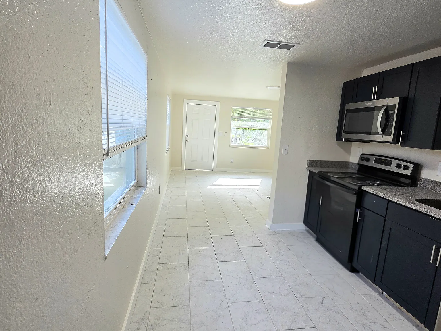 3 bed, 1890 sqft, $2,000 — Photo 3