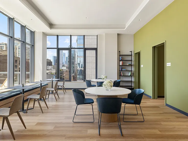 255 E 39th St #Penthouse 3B — Photo 16
