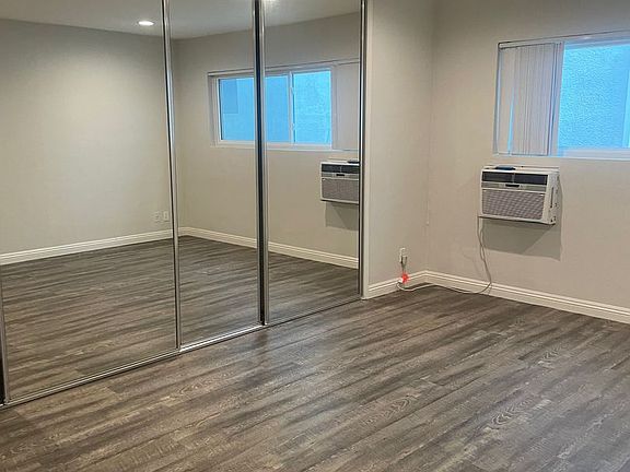 3rd image of 1424 Greenfield Ave #3