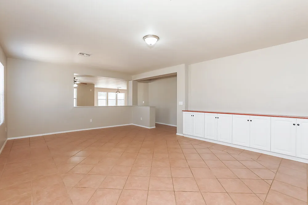 3 bed, 2.0 bath, 1795 sqft, $2,220 — Photo 3