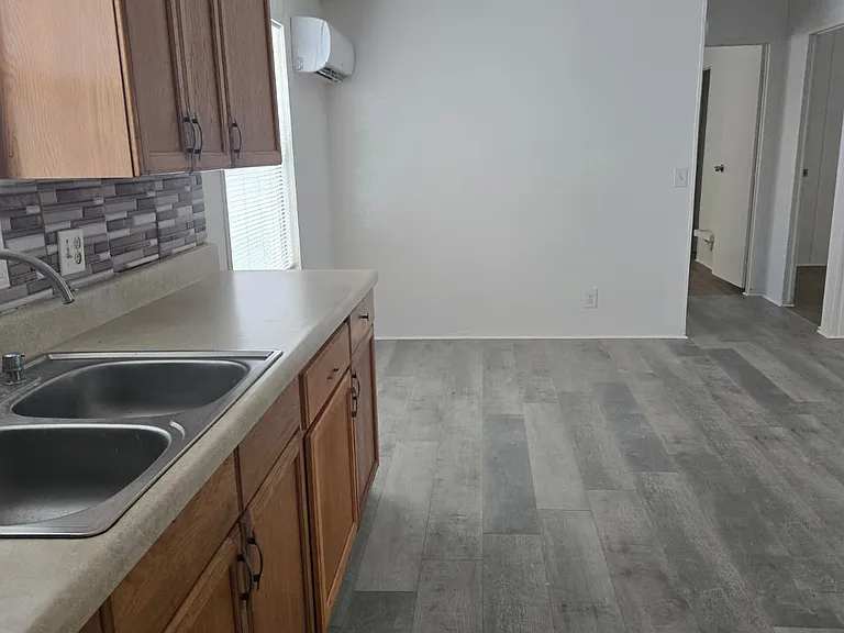 1006 W Maxanna Blvd — Photo 9