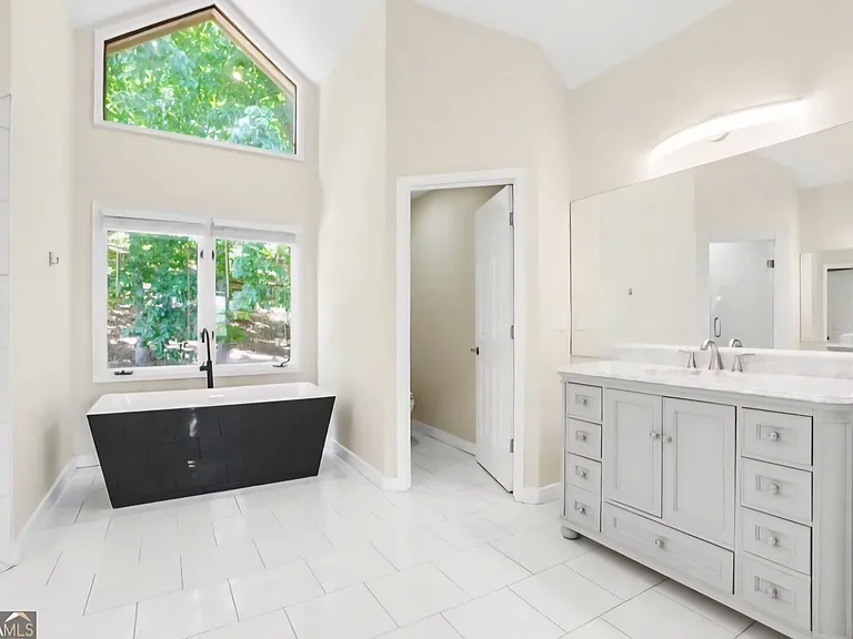 4217 N Mountain Rd NE — Photo 10