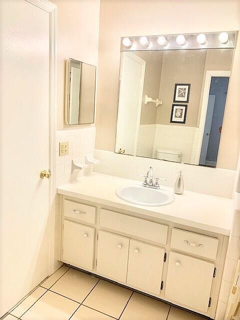 1st image of 2426 SE 17th Street #307a