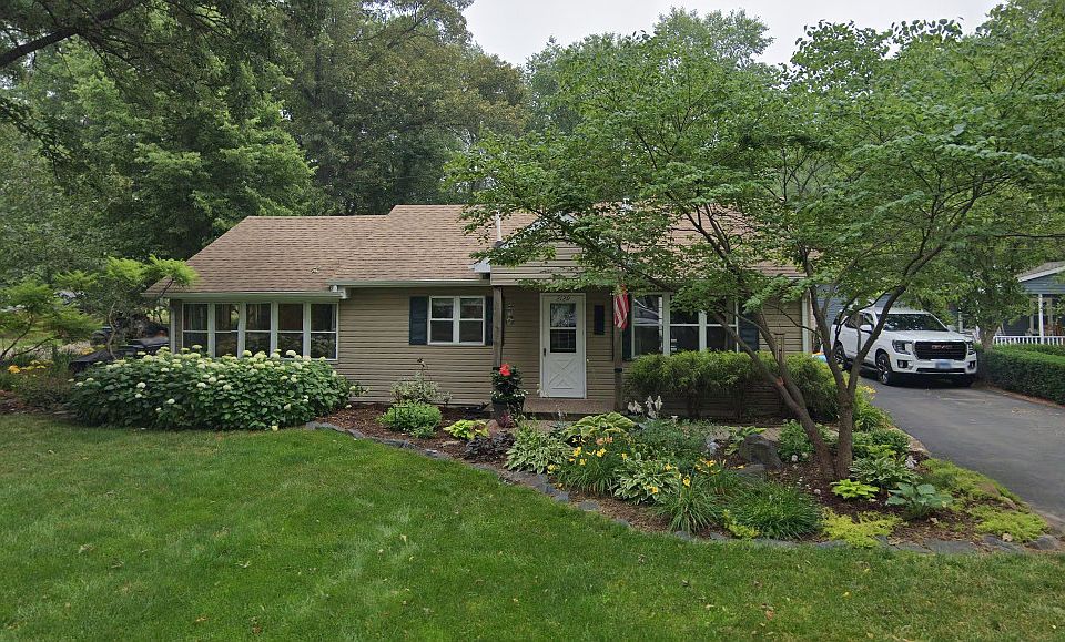 2nd image of 2129 Lakewood Dr
