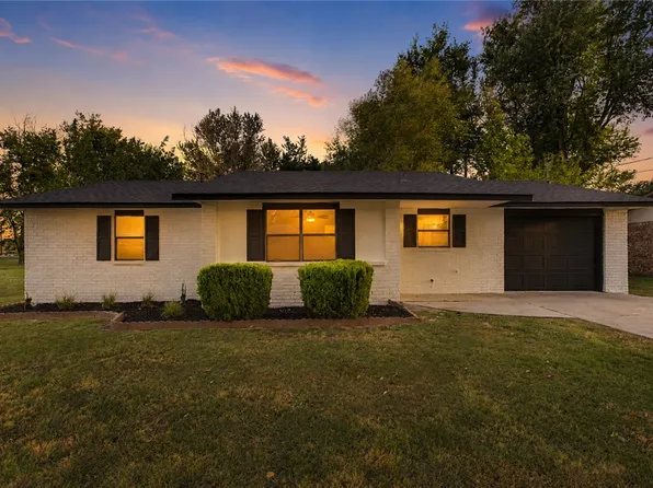 1004 SE 11th St, Bentonville, AR 72712