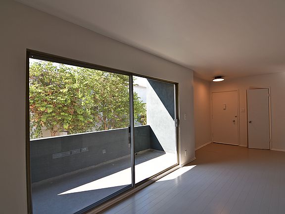 3rd image of 3827 Evans St APT 3