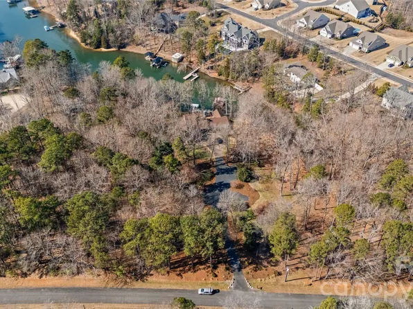 16619 Harbor View Rd, Charlotte, NC 28278