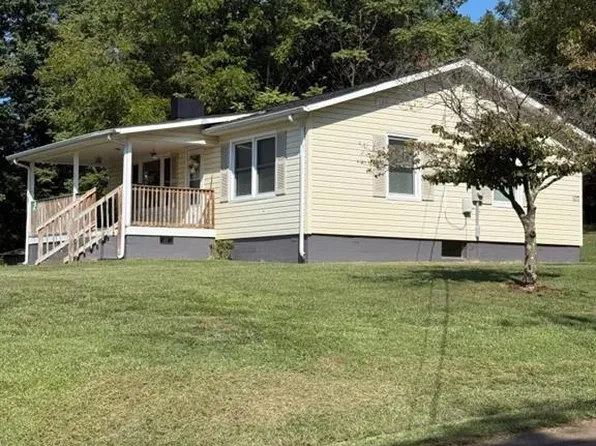 107 Eaton Rd, Mount Airy, NC 27030