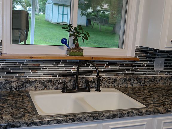 3rd image of 7808 Yecker Ave