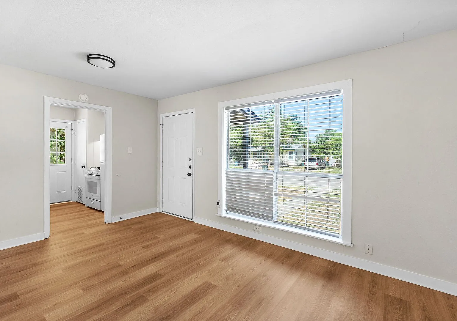 1006 and 1008 Haynes St — Photo 1
