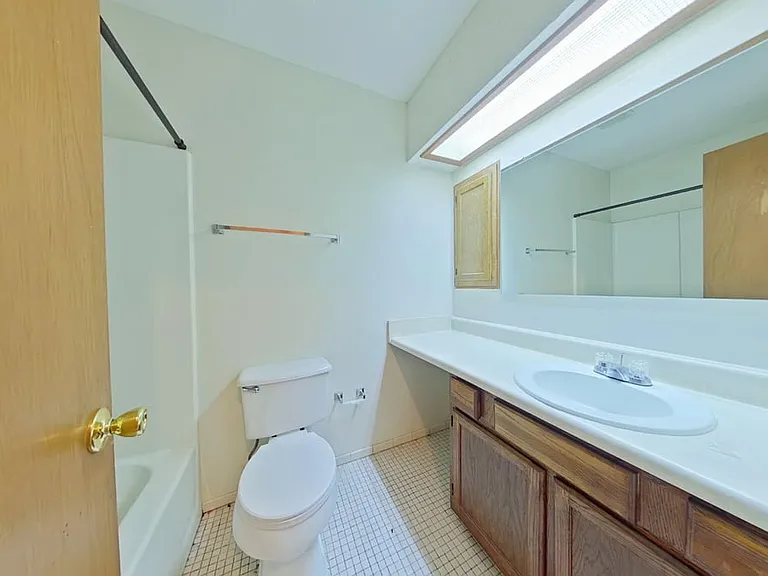 211 Tooke St #E — Photo 11