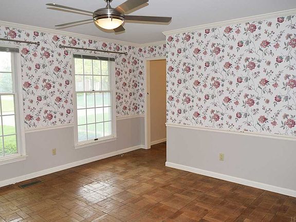 3rd image of 625 Salem Ct