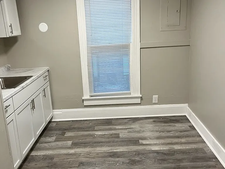 203 E Culton St #B — Photo 1
