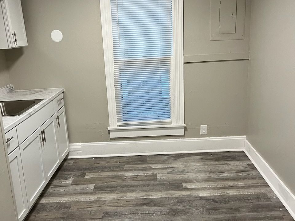 1st image of 203 E Culton St #B