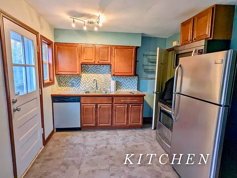 732 Clarendon Pl — Photo 1