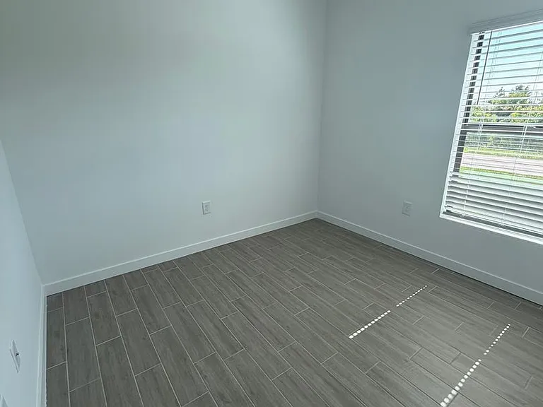 1504 Gary Ln — Photo 5