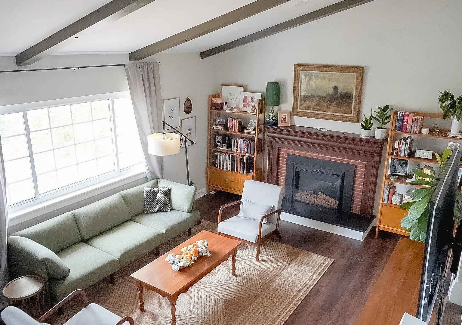 4 bed, 2280 sqft, $2,980 — Photo 2
