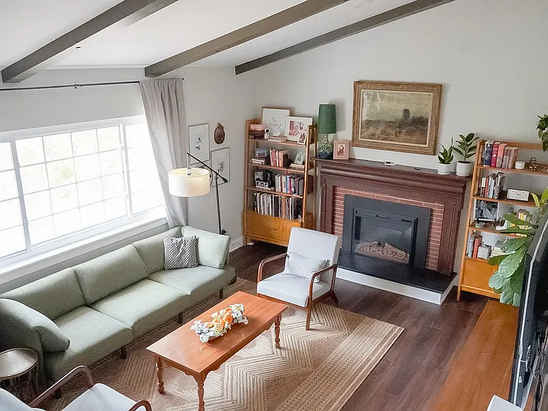 vaulted ceiling living room