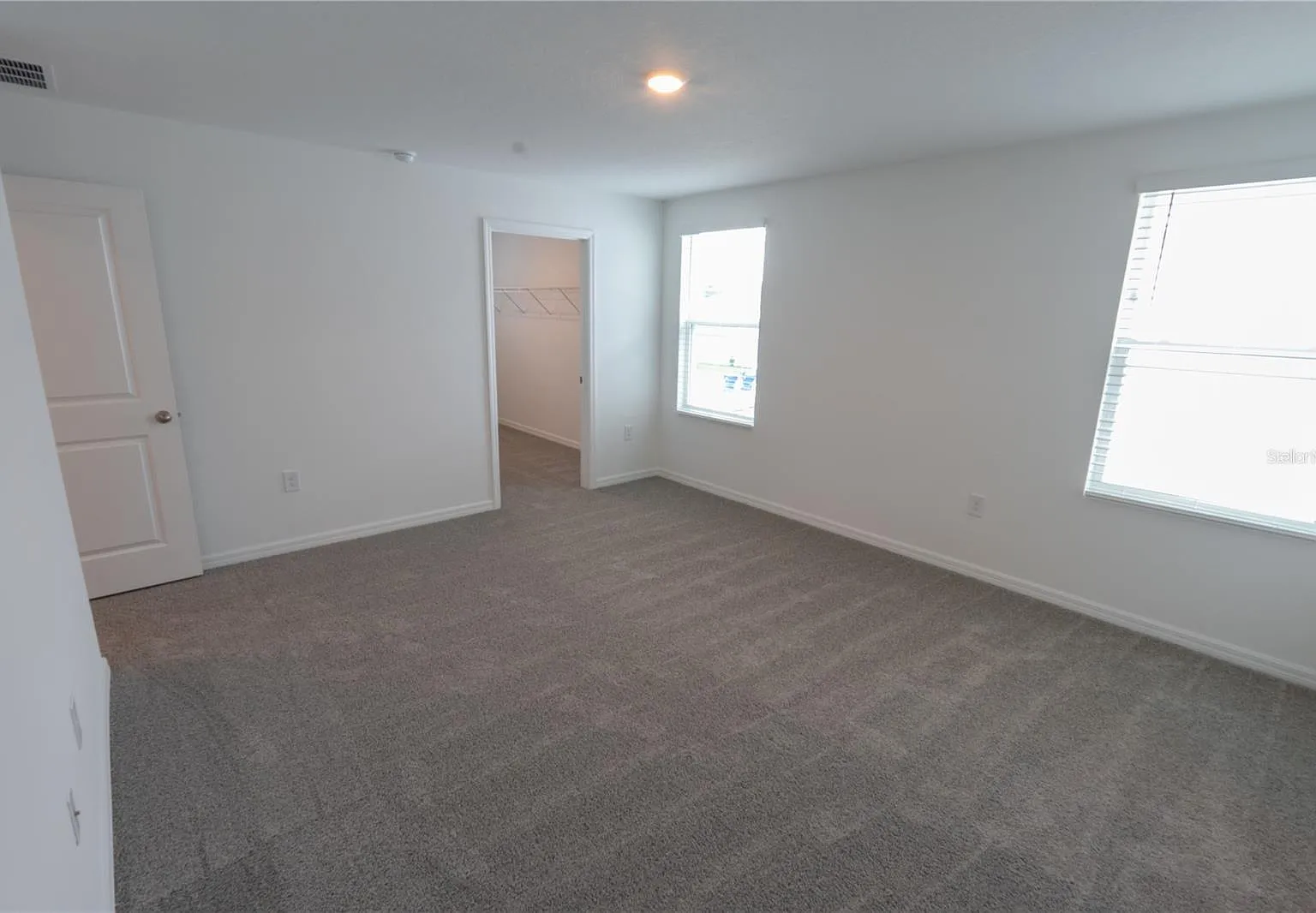 4 bed, 2.5 bath, 2305 sqft, $3,000 — Photo 4
