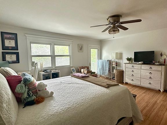 3rd image of 128 River Breeze Dr