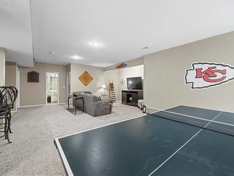 3808 W 155th St — Photo 68
