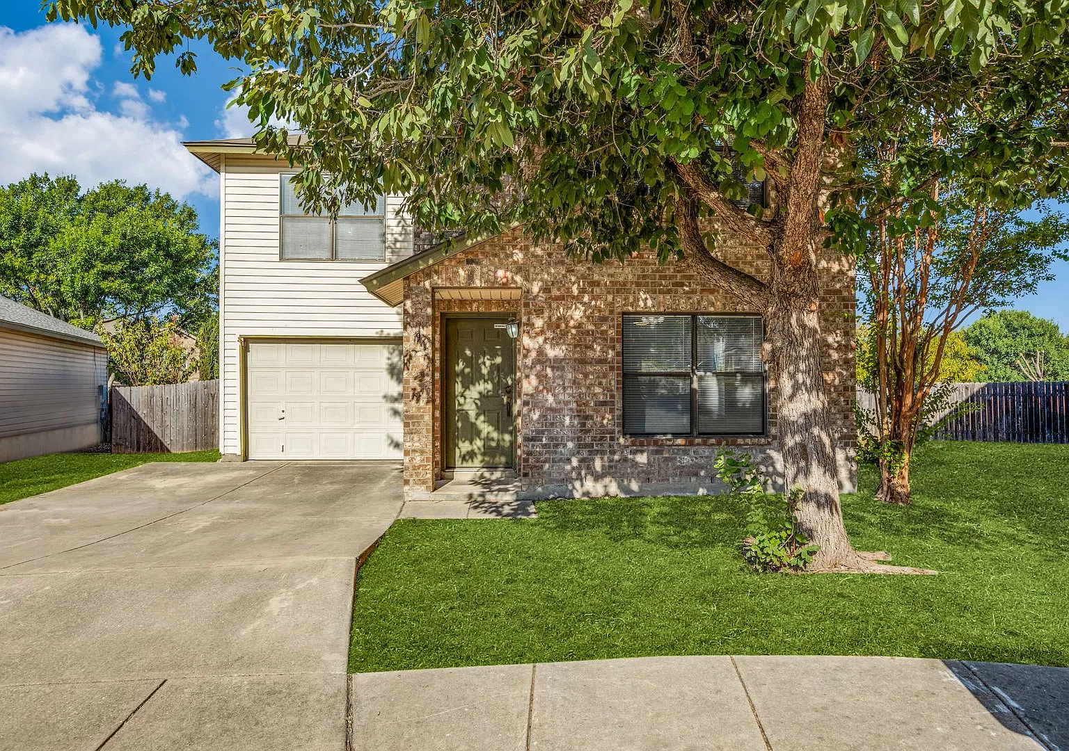 4 Bedroom/2.5 Bath Villas At Ingram Hill Subdivision — Photo 1