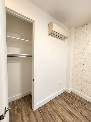 Bedroom, photo 10