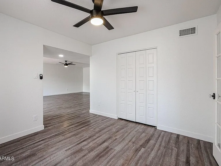 1803 W Maryland Ave — Photo 12