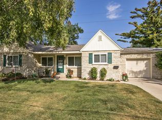 5760 N Dexter Ave, Glendale, WI 53209