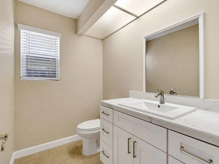 6733 N Warren Ave — Photo 19