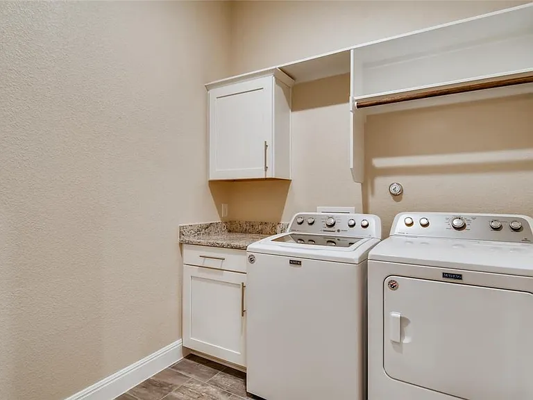 817 Kenney Fort Xing — Photo 32