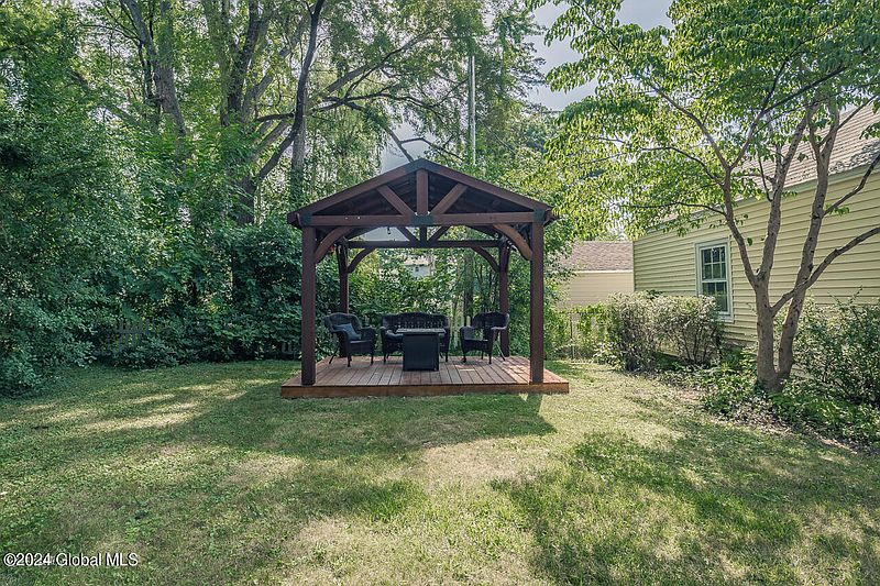 4th image of 2204 Clifton Park Road