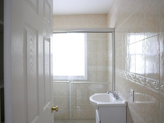 4th image of 127 Safford St #1