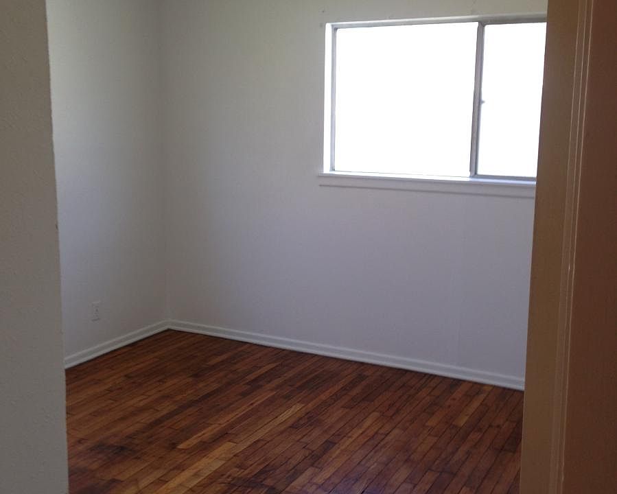 1st image of 519 Lincolnshire Dr