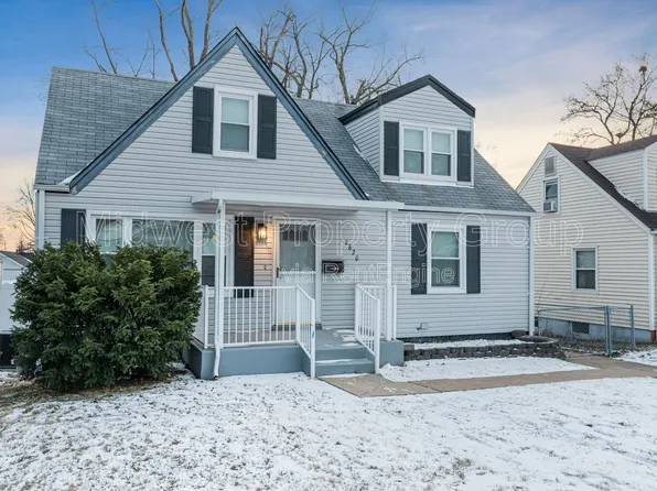 9820 Iveland Dr, Saint Louis, MO 63114